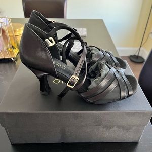Capezio Paola 2.5" Ballroom Shoe Size 7.5W